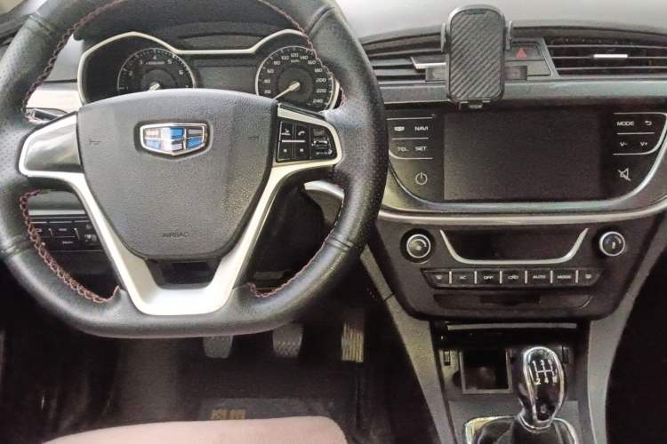 Used Geely Auto Emgrand 2017 Hatchback RS Million Edition 1.5L Manual Upward Version Center Console