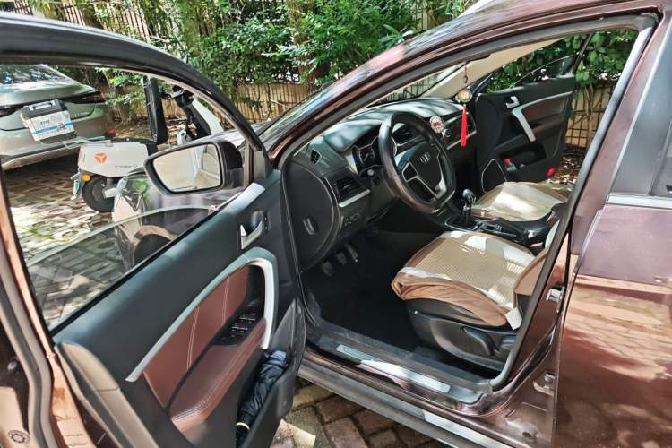 Used Geely Auto Emgrand 2017 Hatchback RS Million Edition 1.5L Manual Upward Version Driver Seat