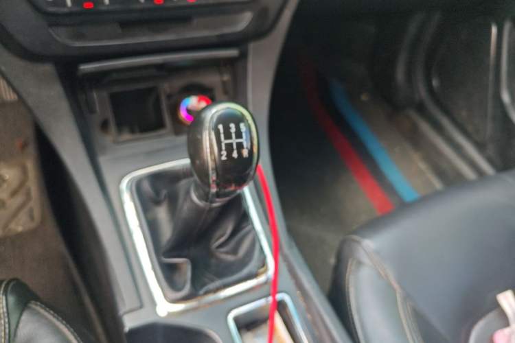 Used Geely Auto Emgrand 2017 Sedan Million Edition 1.5L Manual - Upward Version Gear Lever