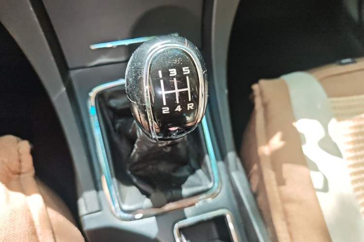 Used Geely Auto Emgrand 2017 Hatchback RS Million Edition 1.5L Manual Upward Version Gear Lever