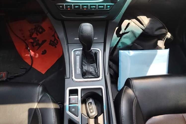 Used Geely Auto Emgrand 2017 Hatchback RS Million Edition 1.5L CVT Upward Version Gear Lever