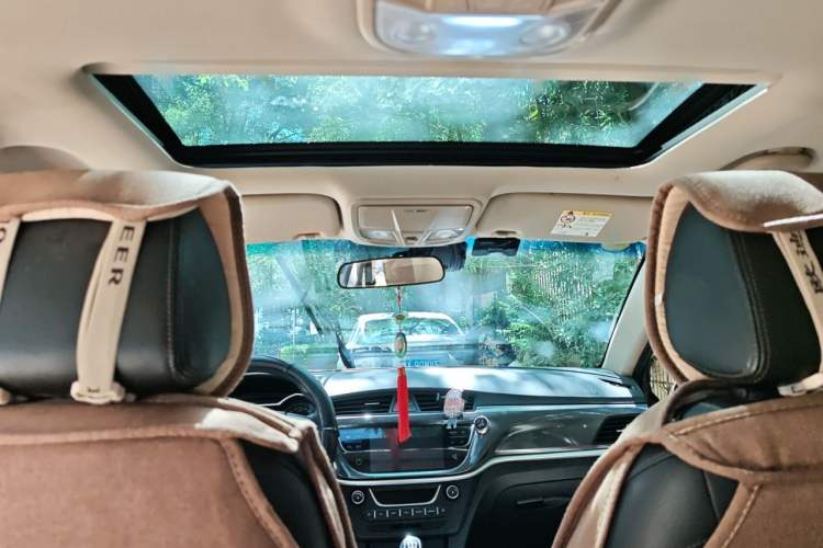 Used Geely Auto Emgrand 2017 Hatchback RS Million Edition 1.5L Manual Upward Version Headliner