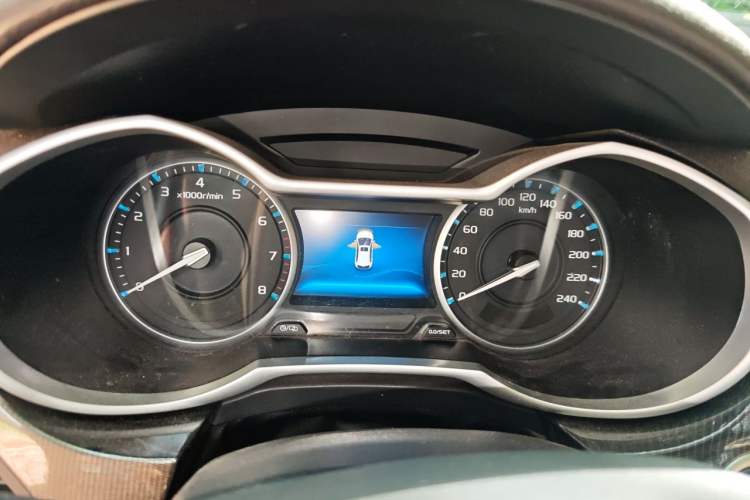 Used Geely Auto Emgrand 2017 Hatchback RS Million Edition 1.5L Manual Upward Version Instrument Cluster