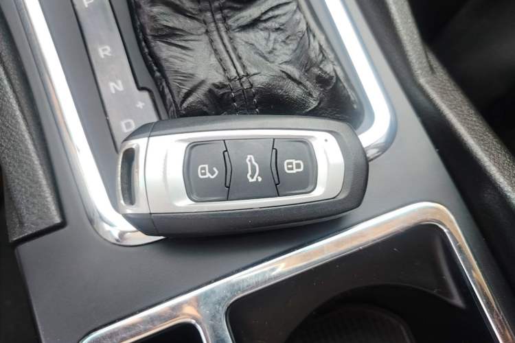 Used Geely Auto Emgrand 2017 Hatchback RS Million Edition 1.5L CVT Upward Version Interior 1