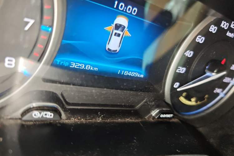 Used Geely Auto Emgrand 2017 Hatchback RS Million Edition 1.5L Manual Upward Version Odometer Close Up