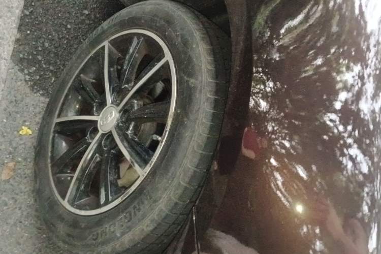 Used Geely Auto Emgrand 2017 Hatchback RS Million Edition 1.5L Manual Upward Version Right Front Wheel Hub