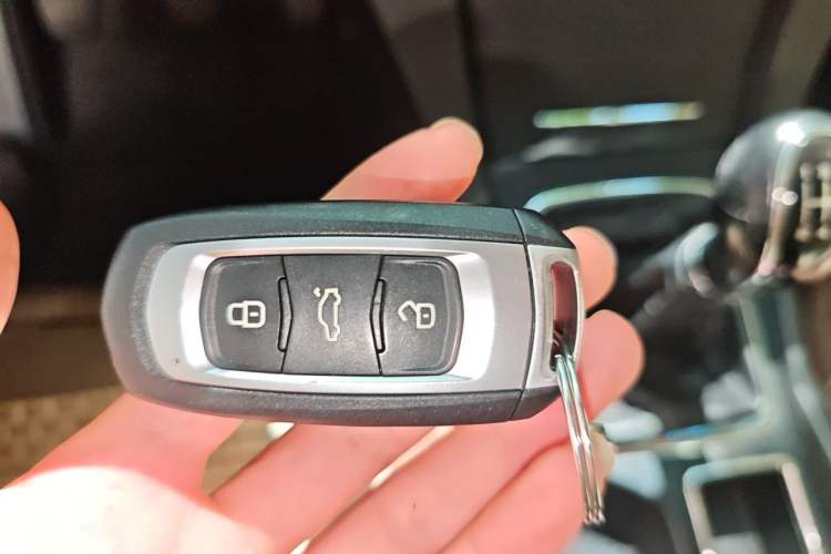 Used Geely Auto Emgrand 2017 Hatchback RS Million Edition 1.5L Manual Upward Version Vehicle Key
