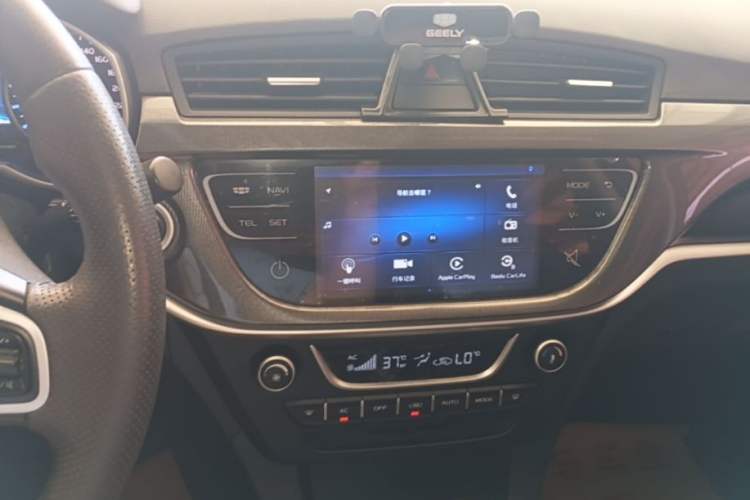 Used Geely Auto Emgrand 2017 Sedan Million Edition 1.5L CVT Upward Version Audio And AC Panel