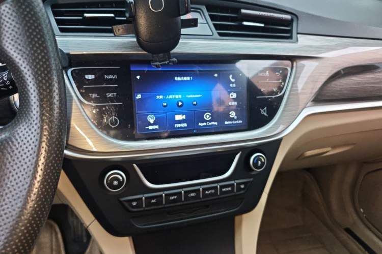 Used Geely Auto Emgrand 2017 Sedan Million Edition 1.5L Manual Luxury Model Audio And AC Panel