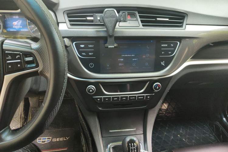 Used Geely Auto Emgrand 2017 Hatchback RS Million Edition 1.5L Manual Upward Version Audio And AC Panel