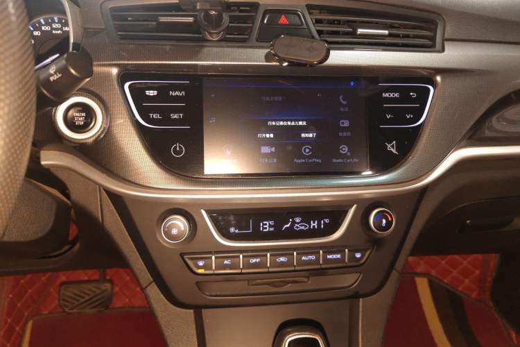 Used Geely Auto Emgrand 2017 Sedan Million Edition 1.5L CVT Upward Version Audio And AC Panel
