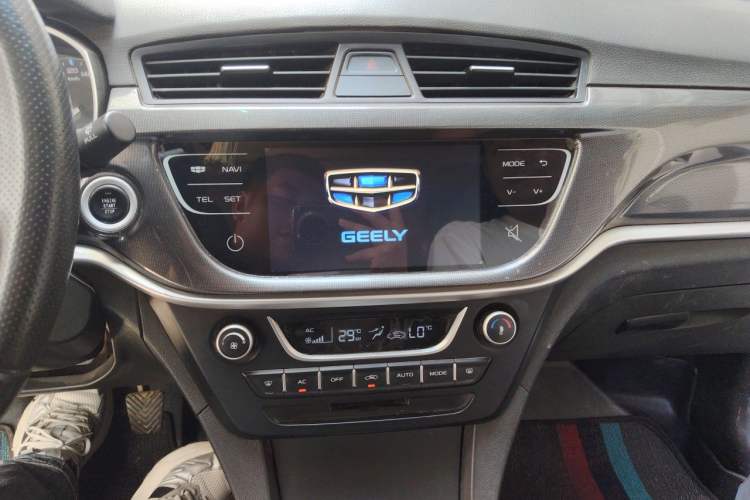Used Geely Auto Emgrand 2017 Sedan Million Edition 1.5L Manual - Upward Version Audio And AC Panel