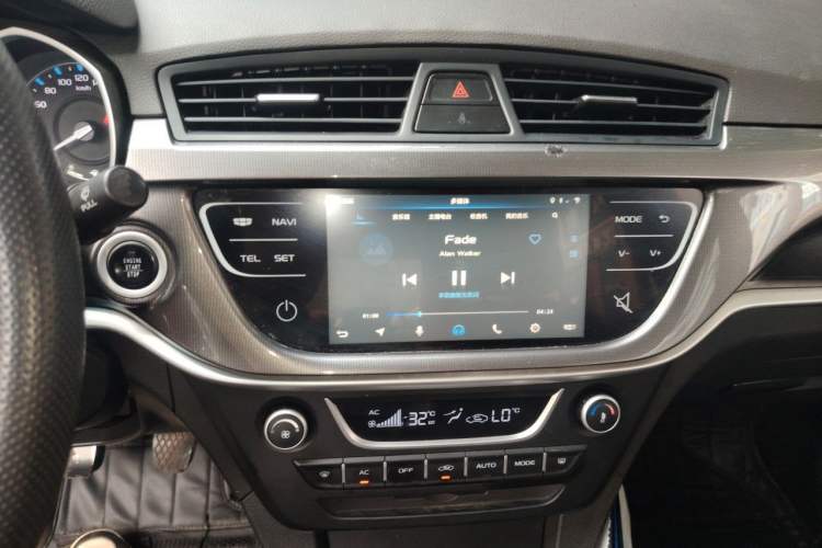 Used Geely Auto Emgrand 2017 Sedan Million Edition 1.5L Manual - Upward Version Audio And AC Panel