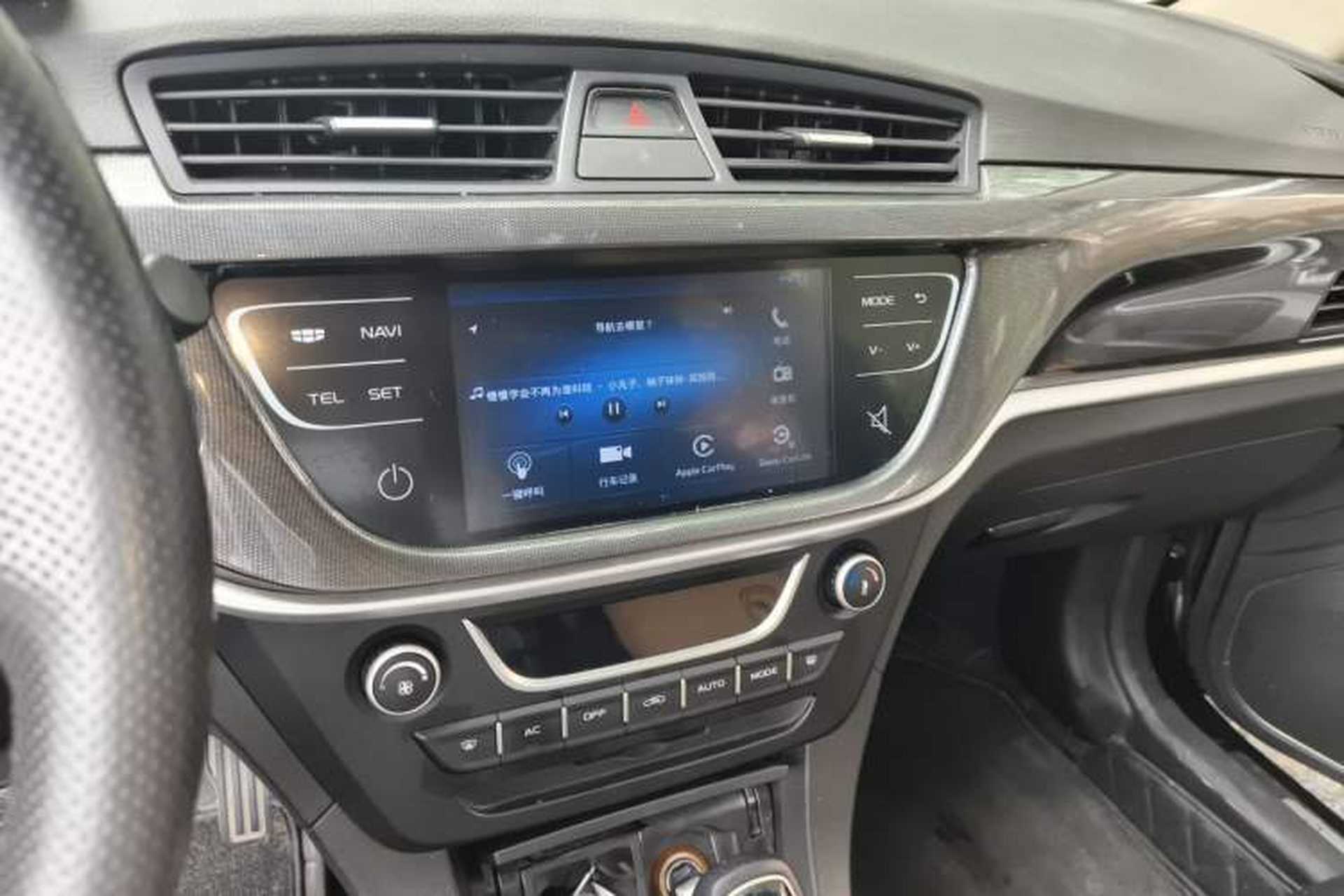 Used Geely Auto Emgrand 2017 Sedan Million Edition 1.5L CVT Upward Version Audio And AC Panel