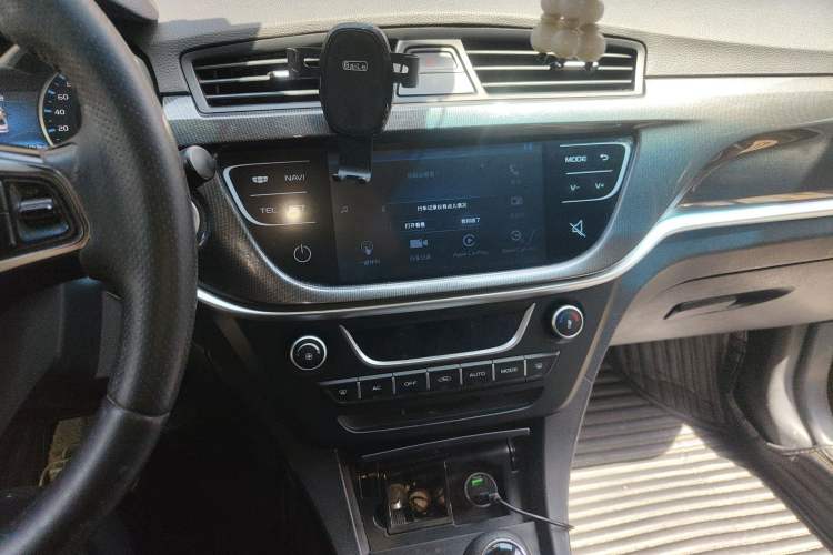 Used Geely Auto Emgrand 2017 Sedan Million Edition 1.5L Manual - Upward Version Audio And AC Panel