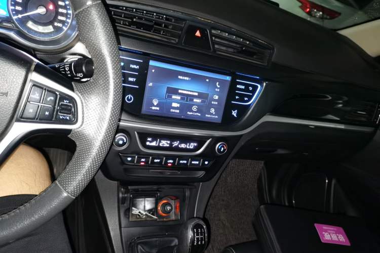 Used Geely Auto Emgrand 2017 Sedan Million Edition 1.5L Manual - Upward Version Audio And AC Panel