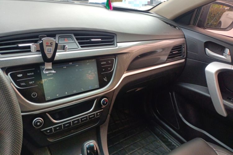 Used Geely Auto Emgrand 2017 Sedan Million Edition 1.5L CVT Upward Connectivity Version Audio And AC Panel