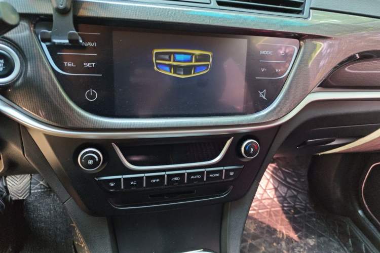 Used Geely Auto Emgrand 2017 Hatchback RS Million Edition 1.5L Manual Upward Version Audio And AC Panel