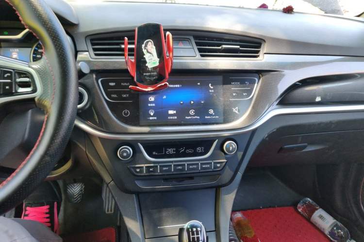 Used Geely Auto Emgrand 2017 Sedan Million Edition 1.5L Manual - Upward Version Audio And AC Panel