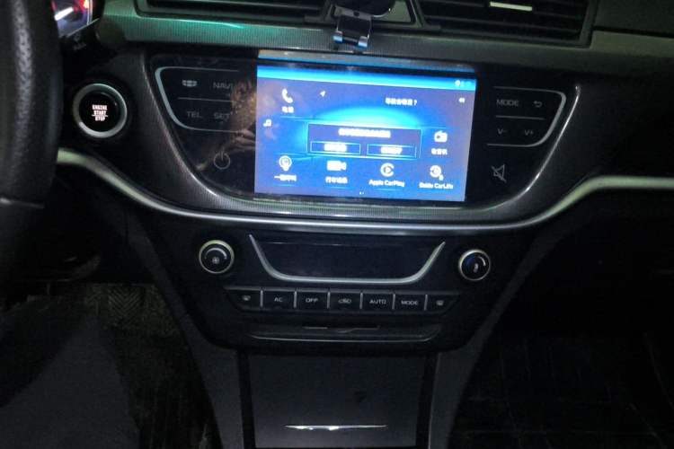 Used Geely Auto Emgrand 2017 Sedan Million Edition 1.5L Manual - Upward Version Audio And AC Panel