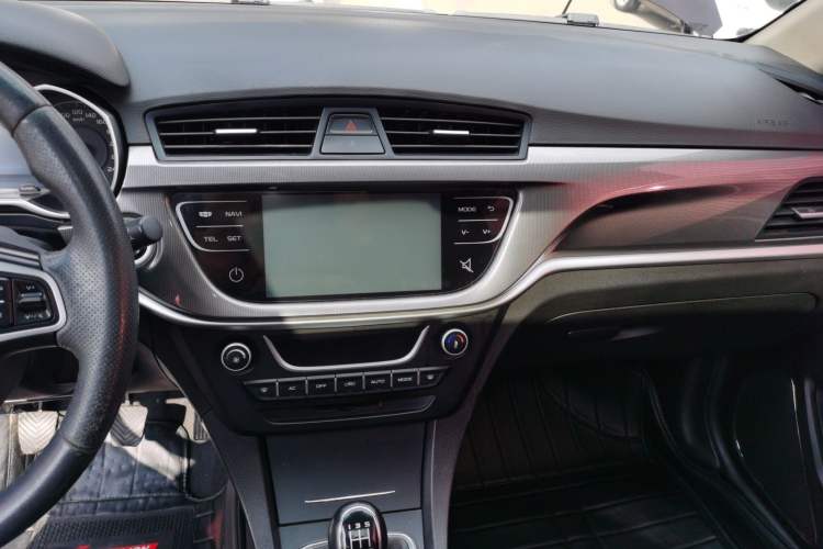 Used Geely Auto Emgrand 2017 Sedan Million Edition 1.5L Manual - Upward Version Audio And AC Panel