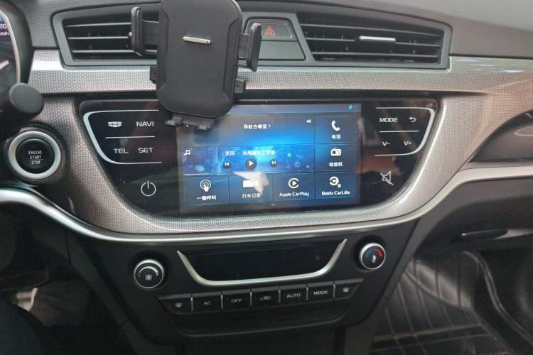 Used Geely Auto Emgrand 2017 Sedan Million Edition 1.5L CVT Upward Version Audio And AC Panel