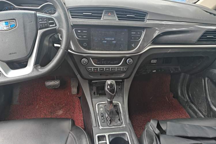 Used Geely Auto Emgrand 2017 Sedan Million Edition 1.5L CVT Upward Version Audio And AC Panel