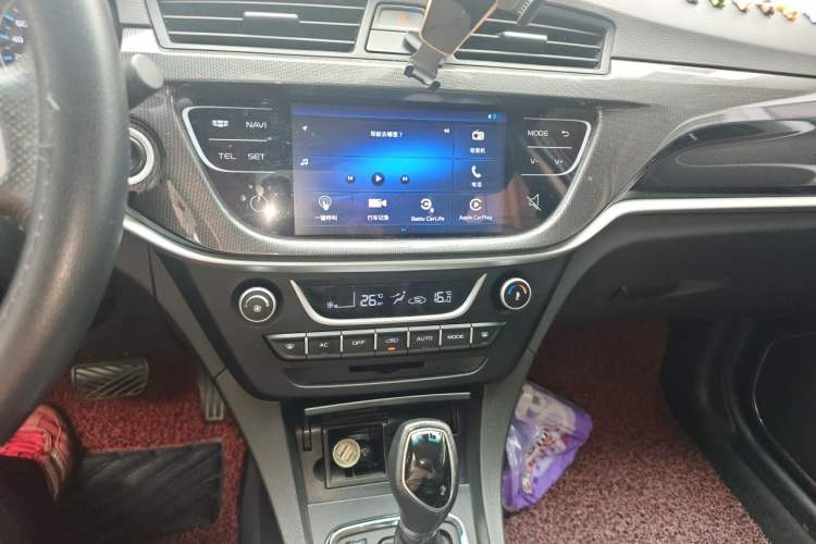Used Geely Auto Emgrand 2017 Sedan Million Edition 1.5L CVT Upward Version Audio And AC Panel