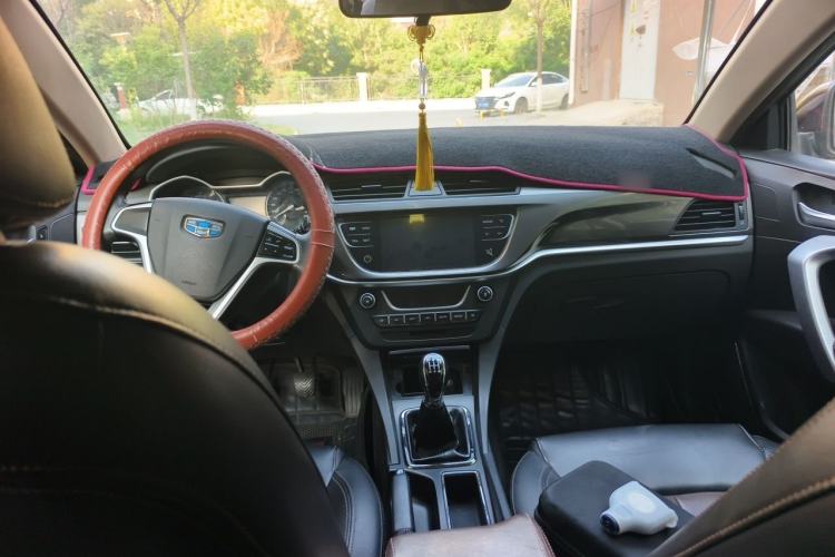 Used Geely Auto Emgrand 2017 Hatchback RS Million Edition 1.5L Manual Upward Version Center Console
