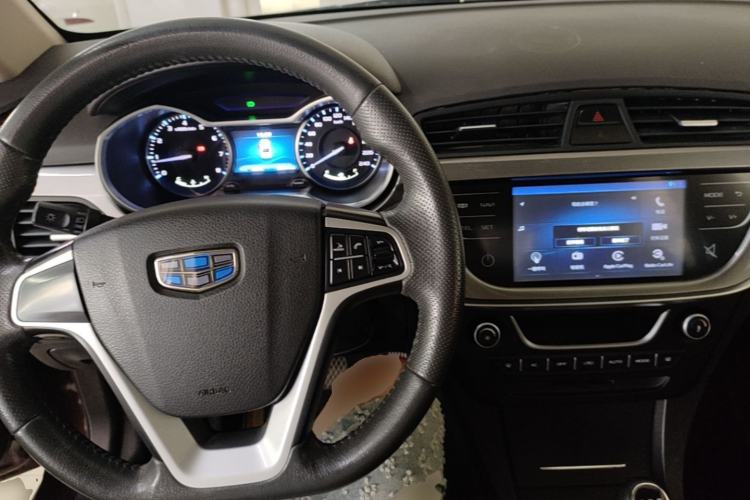 Used Geely Auto Emgrand 2017 Sedan Million Edition 1.5L Manual Upward Connect Version Center Console