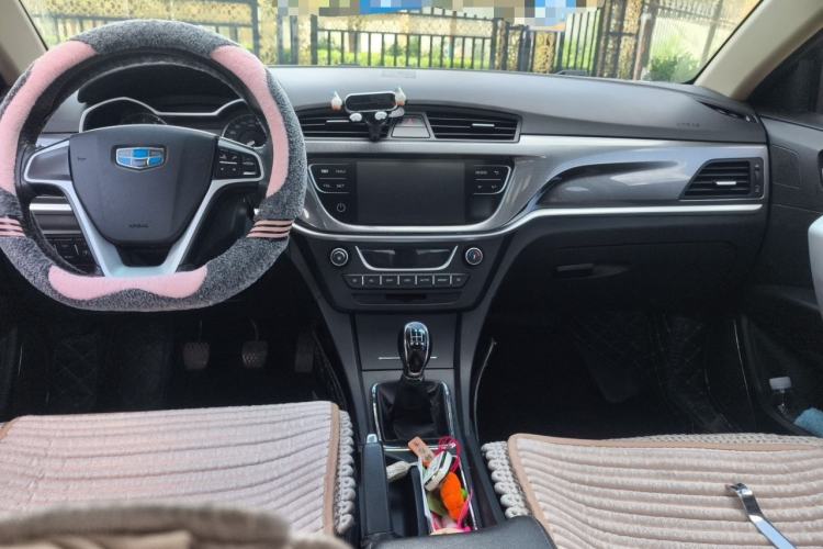 Used Geely Auto Emgrand 2017 Sedan Million Edition 1.5L Manual - Upward Version Center Console