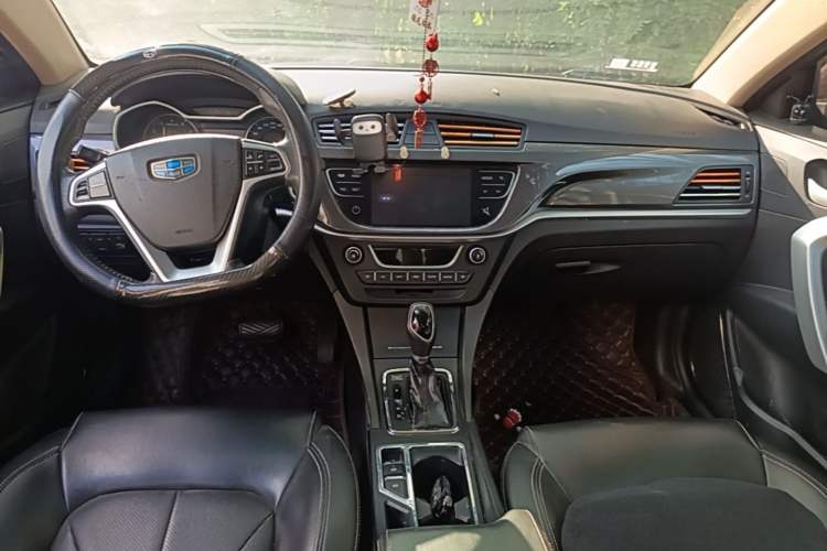 Used Geely Auto Emgrand 2017 Sedan Million Edition 1.5L CVT Upward Version Center Console