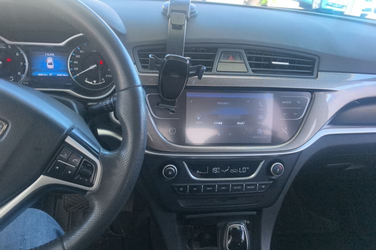 Used Geely Auto Emgrand 2017 Sedan Million Edition 1.5L CVT Upward Version Center Console