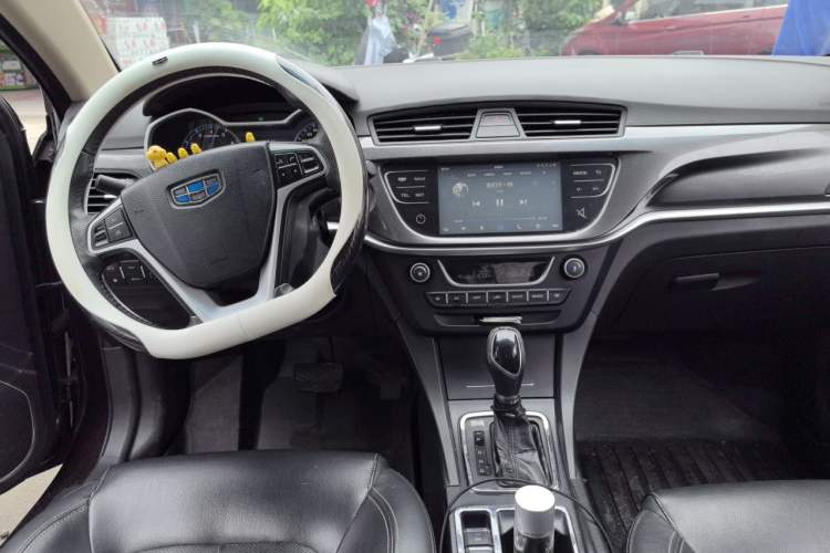 Used Geely Auto Emgrand 2017 Sedan Million Edition 1.5L CVT Upward Connectivity Version Center Console