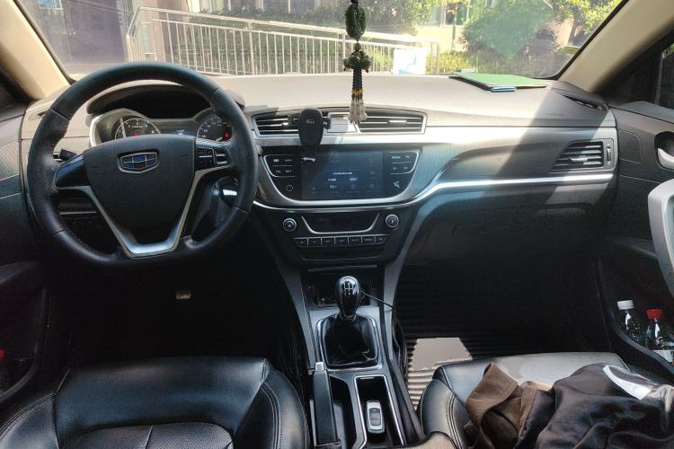 Used Geely Auto Emgrand 2017 Sedan Million Edition 1.5L Manual - Upward Version Center Console