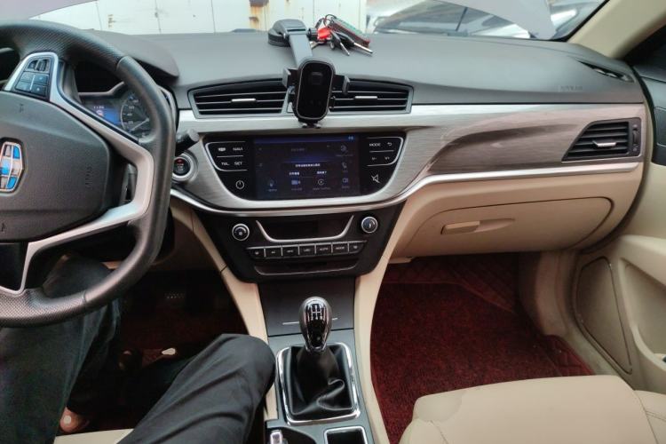 Used Geely Auto Emgrand 2017 Sedan Million Edition 1.5L Manual Luxury Model Center Console
