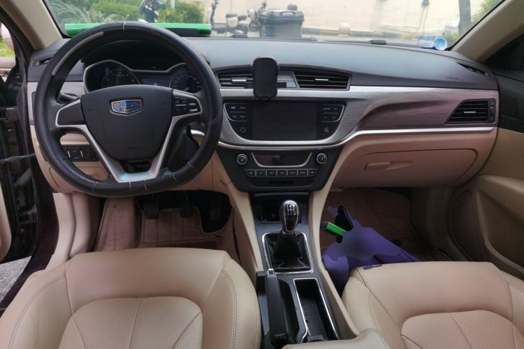 Used Geely Auto Emgrand 2017 Sedan Million Edition 1.5L Manual Luxury Model Center Console