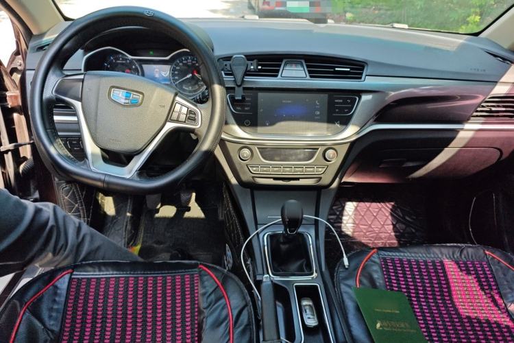 Used Geely Auto Emgrand 2017 Hatchback RS Million Edition 1.5L Manual Upward Version Center Console