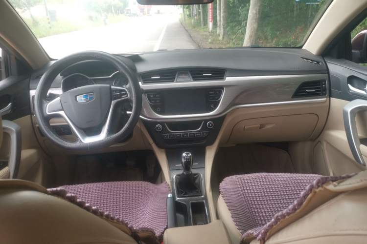 Used Geely Auto Emgrand 2017 Sedan Million Edition 1.5L Manual Luxury Model Center Console