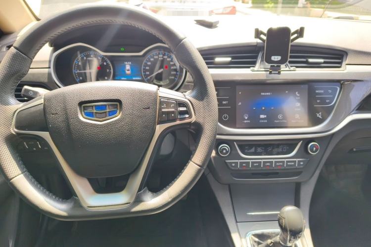 Used Geely Auto Emgrand 2017 Sedan Million Edition 1.5L Manual - Upward Version Center Console