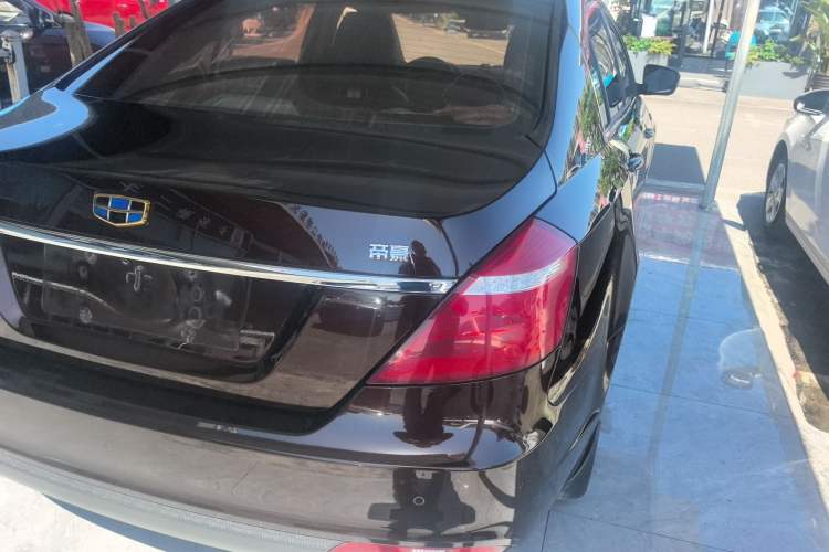 Used Geely Auto Emgrand 2017 Sedan Million Edition 1.5L CVT Upward Version Exterior 3