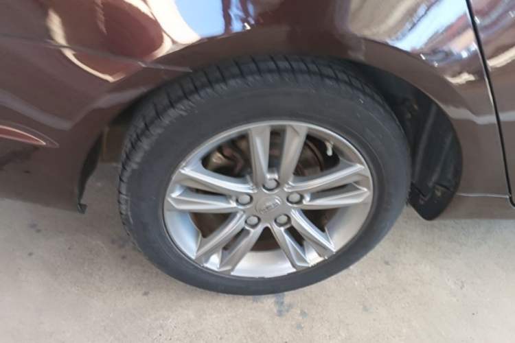 Used Geely Auto Emgrand 2017 Sedan Million Edition 1.5L CVT Upward Version Exterior 5