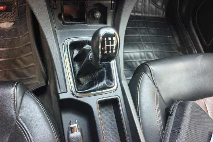 Used Geely Auto Emgrand 2017 Hatchback RS Million Edition 1.5L Manual Upward Version Gear Lever