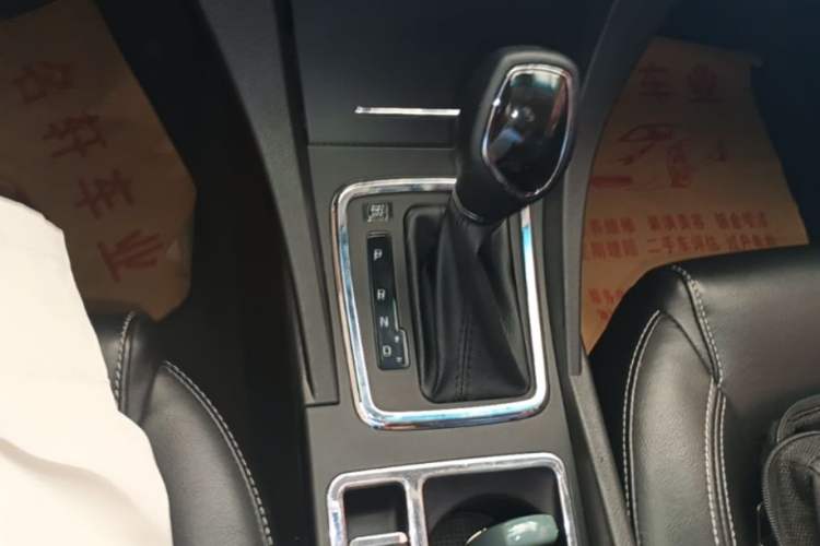 Used Geely Auto Emgrand 2017 Sedan Million Edition 1.5L CVT Upward Version Gear Lever