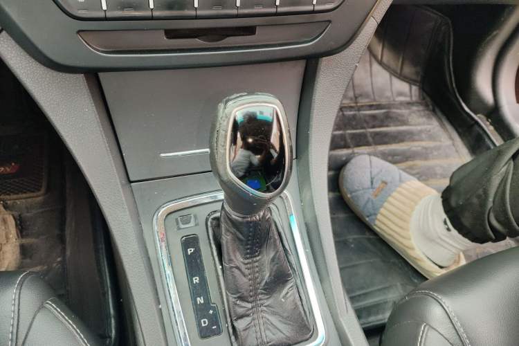 Used Geely Auto Emgrand 2017 Sedan Million Edition 1.5L CVT Upward Connectivity Version Gear Lever