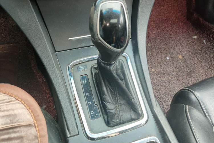 Used Geely Auto Emgrand 2017 Sedan Million Edition 1.5L CVT Upward Version Gear Lever
