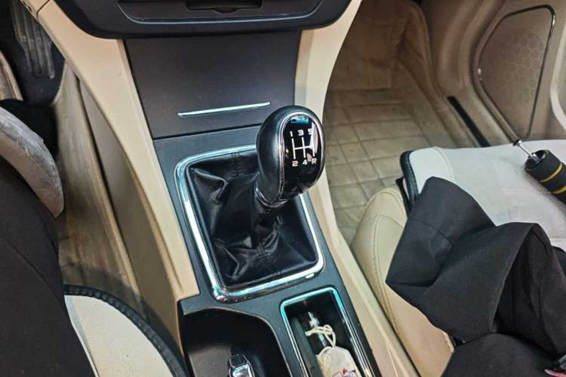 Used Geely Auto Emgrand 2017 Sedan Million Edition 1.5L Manual Luxury Model Gear Lever