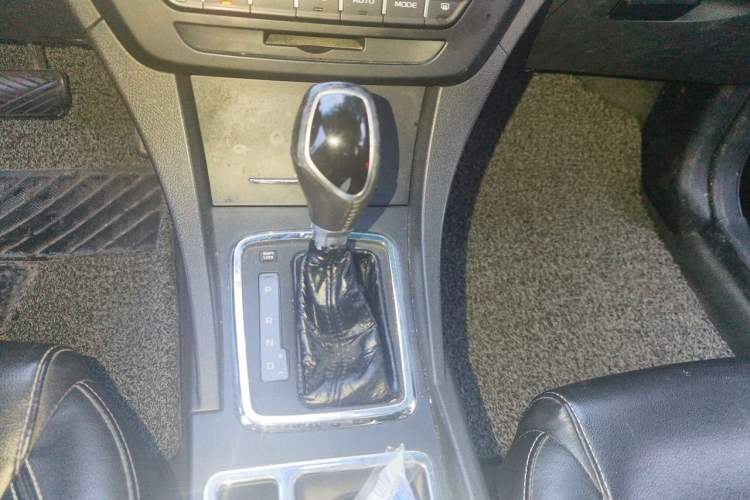 Used Geely Auto Emgrand 2017 Sedan Million Edition 1.5L CVT Upward Version Gear Lever