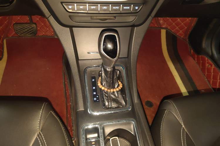 Used Geely Auto Emgrand 2017 Sedan Million Edition 1.5L CVT Upward Version Gear Lever