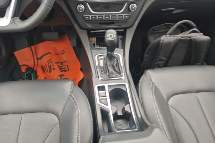 Used Geely Auto Emgrand 2017 Sedan Million Edition 1.5L CVT Upward Version Gear Lever